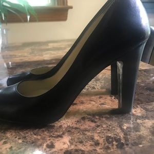 Ralph Lauren black leather pump.